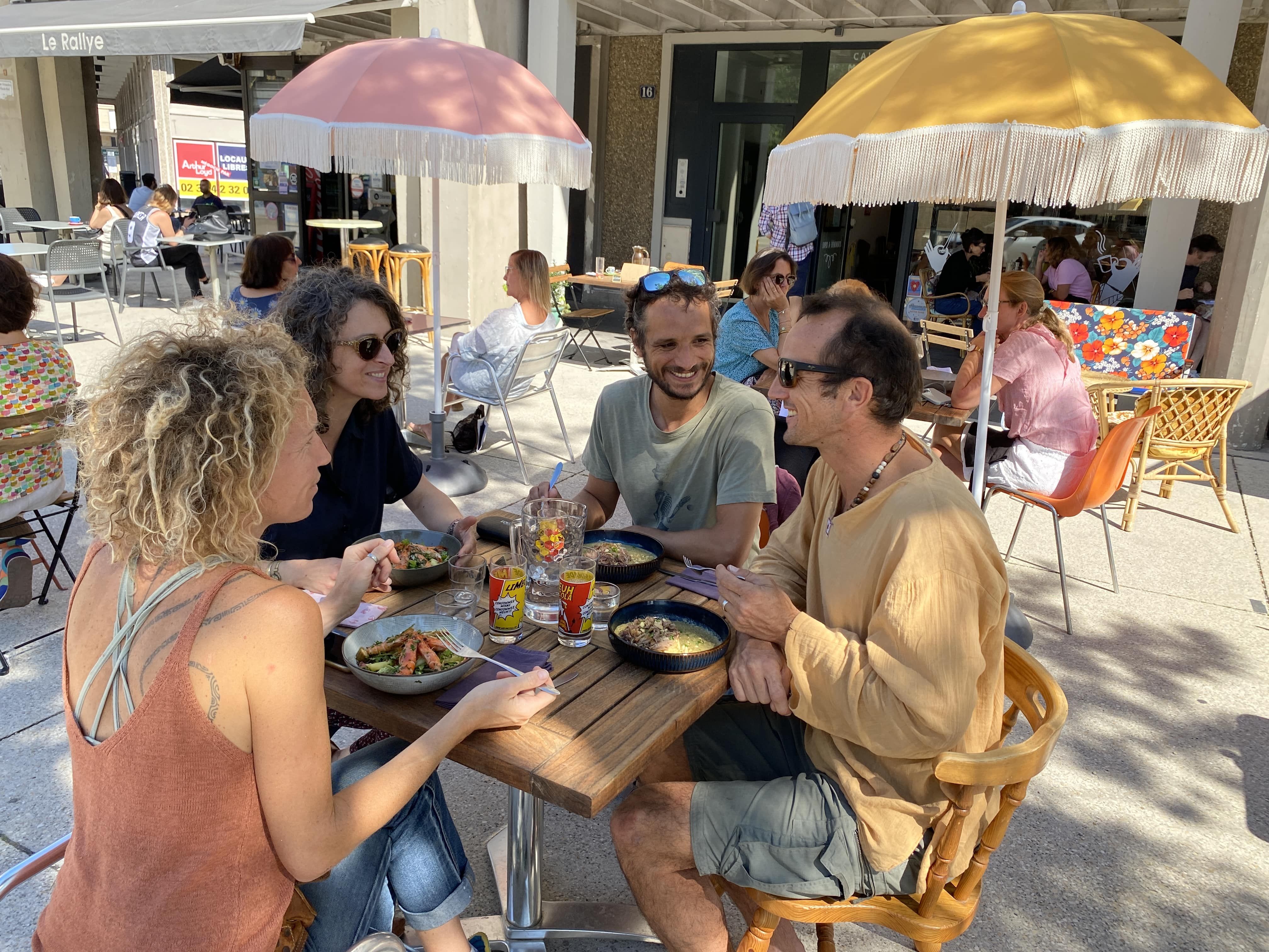 Vitrine boutique avec logo Calice et Manibule